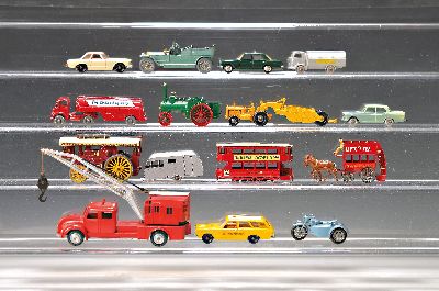 Konvolut Modellautos, überwiegend Lesney und Wiking, auch Märklin, Schuco und Siku, 1950er -Jahre und später, Lesney in OVP: Matchbox Series No. 4 ...