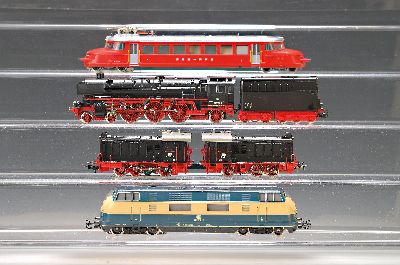 Konvolut Modelleisenbahnen: Märklin, Spur H0, Bj. Loks 1974-1986, Wägen 1975-1988, Schlepptender-/Dampfloks 2x 3082, 3085, 3092, 3093, 3099, 3102, ...