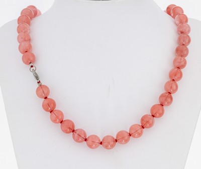 Rhodochrosit-Collier, Rhodochrosit-Kugeln, D. ca. 10 mm, aus der Ortiz-Mine, L. ca. 50 cm, Schließe Metall
