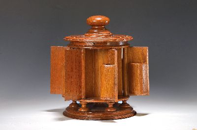 Humidor, Anfang 20.Jh., 1930er-Jahre, Nußbaum, unikater Charakter, zylinderförmiger Korpus, 6 Klappdeckel zu öffnen mit federbetriebenem ...