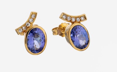 Paar 18 kt Tansanit-Diamant-Ohrstecker, GG 750/000, 2 ovalfacett. Tansanite zus. ca. 5.0 ct, 10 8/8-Diamanten zus. ca. 0.05 ct Weiß/si, L. ca. 1.5 ...