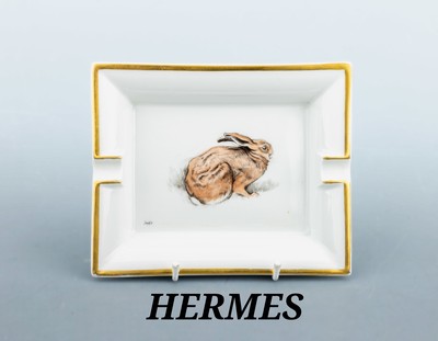 HERMES Aschenbecher "Hase", Porzellan weißer Grund goldfarb. Rand, Malerei mit Darstellung eines Hasens, ca. 19 x 15 cm, sign. Hermes ...