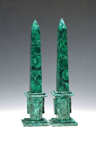 Paar Obelisken aus Malachit, neuzeitlich, H. je ca. 29cm