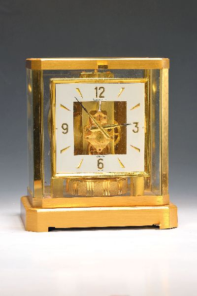 Jaeger-LeCoultre, Atmos 1973, vergoldetes Gehäuse, allseitig verglast, Kaliber 528-8, Modell Vlll R, Libellenanzeige, einstellbare Füße, ...