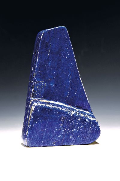 Lapislazuli in Freiform, Afghanistan, unregelmässige Form, Pyrit- und Calicit- Einschlüsse, getreppte Form, Dicke von ca. 3-6 cm, ca. 20.5x13 cm, ...