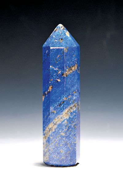 Lapislazuli-Obelisk, Afghanistan, achtkantig, mit Pyrit- und Calcit- Einschlüssen, ca. 960g, H.ca. 19cm, dekorativ