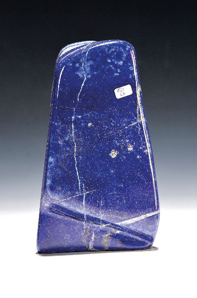 Lapislazuli in Freiform, Afghanistan, unregelmässige Form mit Vor- und Rücksprüngen , ca. 1950g, Dicke ca. 4 cm, ca. 19x11.5 cm, mit feine Pyrit- ...