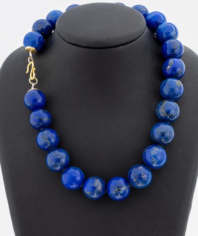 Lapislazuli-Collier, Lapislazuli-Kugeln, D.ca. 18-19 mm, Pyrit-Einschlüsse, L. ca. 44 cm,S-Schließe 925er Silber verg.