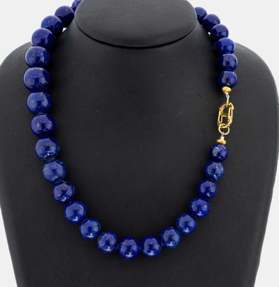 Lapislazulicollier, S-Schließe Silber vergoldet, Lapislazuli von intensiver Farbe D ca. 11.5 - 16.0 mm, L. ca. 45 cm
