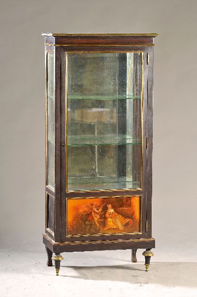 Vitrine mit handbemalter Bildkartusche, um 1870, Holz in schwarz gefaßt, dreifach verglast, Rückenwand innen verspiegelt, Glaseinlegeböden, mit ...