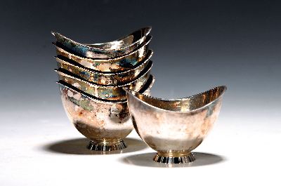6 Dessertschüsselchen mit Monogramm H, um 1900, 835er-Silber, 551g, 6,5x9,5x7,5 cm