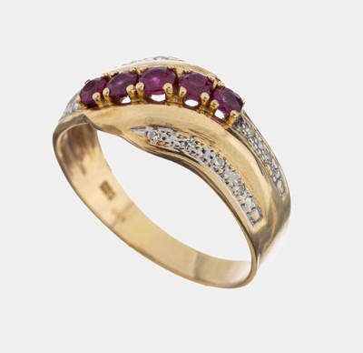 14 kt Gold Rubin-Diamant-Ring, GG 585/000, 5 rundfacett. Rubine zus. ca. 0.40 ct, 12 8/8-Diamanten zus. ca. 0.08 ct (grav.) Weiß/si-p, RW 60, ca. ...