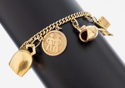 14 kt Gold Bettelarmband, GG 585/000, 7 bewegl. abgehängte charms, 6 x GG 585/000 und 1 x GG 333/000, 1 x Kuhglocke mit Email, 1 x ...