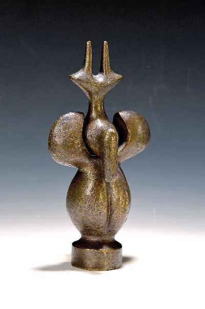 Ewald Brandt 1928-83, Bronzeskuluptur, braun patiniert, am Boden sign. E. Brand u. 14, H.ca. 23 cm, aus zwei Teilen