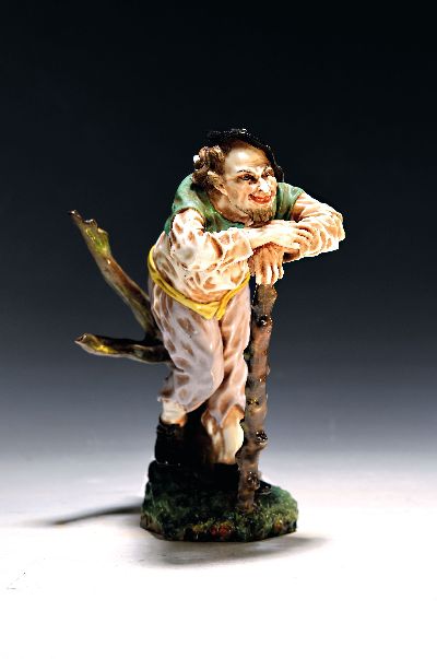 Skulptur eines Bettlers, "Der Landstreicher", Passau aus Höchster Originalform, um 1925, Porzellan, polychrom bemalt, auf einem ovalen ...