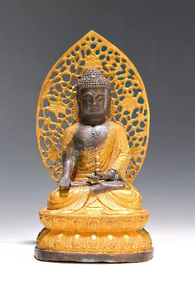 Buddha, China, 20. Jh., Amida Butsu, mit Swastika-Zeichen auf der Brust, Bronze, auf doppeltem Lotussockel, teilweise patiniert, H. ca. 21 cm