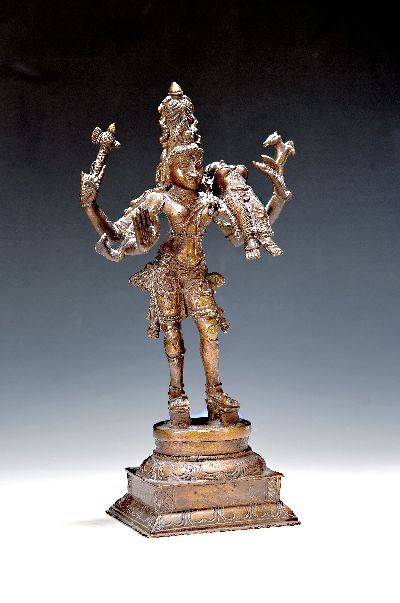 Lakshmi Narashima, hinduistischer Gott Vishnu mit seiner Gemahlin Lakshmi, Indien, 20. Jh., Bronze, H. ca. 31 cm