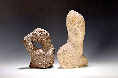 Susanne Wittmer, 2 Skulpturen, Tonskulptur "Frau ohne Hals" von 1989, H. 26 cm; Steinskulptur, sitzender weiblicher Akt, H. 36 cm, je ...