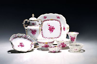 20 Teile Porzellan, Herend Ungarn, Apponyi purpur, 12 Fingerschälchen 9.5cm, Trichtervase 10cm, Doppelhenkeldeckelvase 25cm, kleine Blattschale, ...