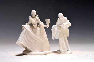 Zwei Porzellanfiguren, Nymphenburg, weiß, Dame mit Fächer und Galan, H.ca. 15 und 13 cm, Fächer der Dame restauriert