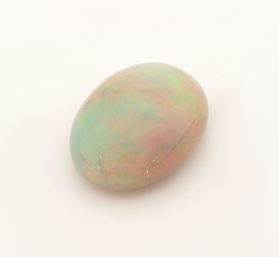 Loser weißer Opal, ca. 10.97 ct, ovaler Cabochon, Farbspiel in Blau, Rot und Grün, ca.18.81 x 14.05 x 8.18 mm, Herkunft Äthiopien