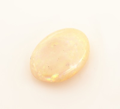 Loser weißer Opal, ca. 9.52 ct, ovaler Cabochon, Farbspiel in Grün, Gelb und Blau, ca. 17.31 x 12.99 x 7.33 mm, Herkunft Äthiopien