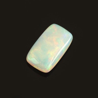 Loser weißer Opal, ca. 5.80 ct, kissenf. Cabochon, Farbspiel in Blau, Rot und Grün, ca.17.10 x 9.98 x 5.40 mm, Herkunft: Äthiopien