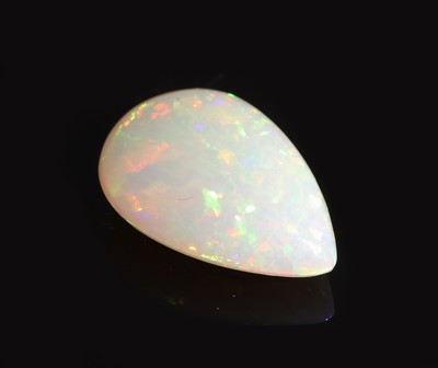 Loser weißer Opal, ca. 5.87 ct, tropfenf. Cabochon, Farbspiel in Grün, Blau und Rot, ca.18.04 x 12.26 x 6.60 mm, Herkunft Äthiopien