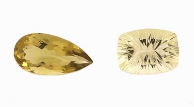 Konvolut 2 lose Citrine, 1 x ca. 18.05 ct, Fantasieschliff, ca. 20.06 x 15.05 x 10.16 mm,und 1 x ca. 17.88 ct, facett. Tropfen, ca. 26.22 x 13.51 x ...