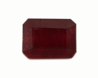 Loser Rubin, ca. 9.28 ct, oktagonaler Treppenschliff, ca. 12.38 x 9.03 x 6.91 mm, Purplish Red, Reinheitsbehandlung, Bleiglasfüllung, AGL-Expertise ...