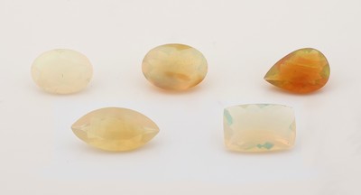 Lot 5 lose facett. Opale, zus. ca. 8.57 ct, versch. Schliffformen und Größen