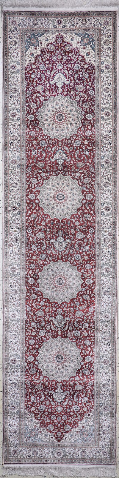 Hereke Seide fein, China, Ende 20.Jhd., reine Naturseide, ca. 304 x 78 cm, EHZ: 1-2