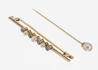 14 kt Gold Diamant-Perl-Brosche, um 1920-30, GG 585/000 gepr., schauseitig Platin, 4 Altschliffdiamanten zus. ca. 0.40 ct Weiß/si, 3 l. unrunde ...