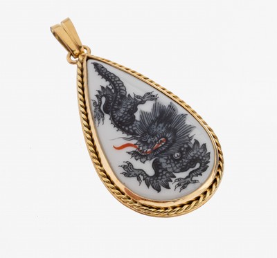 14 kt Gold MEISSEN Porzellan-Anhänger, GG 585/000, tropfenf. Porzellaneinlage mit Ming -Drachen-Dekor, Fassung mit Kordeldraht, ca. 10.7 g