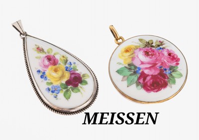 Konvolut 2 MEISSEN Porzellan-Anhänger, 1 x runde Porzellaneinlage, Blumendekor, Fassung 800er Silber verg., und 1 x tropfenf. Porzellaneinlage, ...