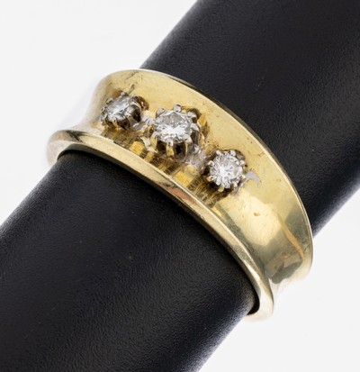 14 kt Gold Brillant-Ring, GG 585/000, 3 Brillanten zus. ca. 0.24 ct Weiß/si, RW 61, ca. 5.3 g