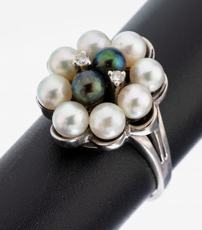 14 kt Gold Perl-Diamant-Ring, WG 585/000, 10 Zuchtperlen, D. ca. 4.5-4.7 mm, 2 8/8-Diamanten zus. ca. 0.05 ct Weiß/si, RW 60, ca. 8.4 g