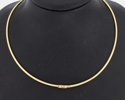 18 kt Gold Brillant-Halsreif, GG 750/000, B. ca. 2.6 mm, D. ca. 12.5 cm, Steckschließe mit kl. Brillant 0.01 ct Weiß/si, ca. 14.7 g, wohl H.STERN, ...