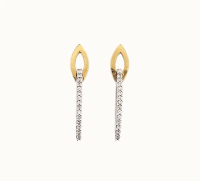 Paar 18 kt Gold Diamant-Ohrstecker, WG/GG 750/000, länglich bewegl., 30 8/8-Diamanten zus. ca. 0.15 ct Weiß/si-p, L. ca. 3 cm, ca. 4.3 g