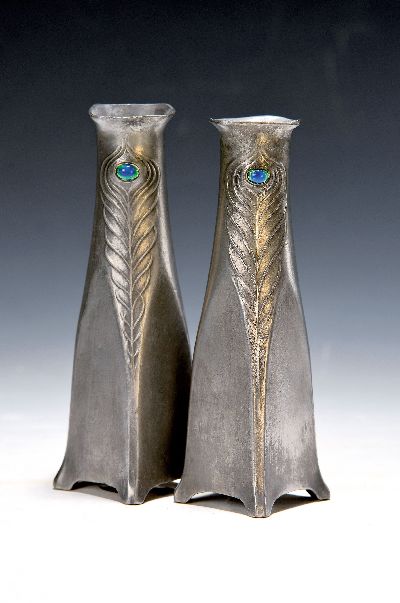 Paar Vasen, Schule Peter Behrens, Osiris Metallwarenfabrik Walter Scherf, Nürnberg, um 1905, ornamental-geometrischer Dekor, je ein Paar ...