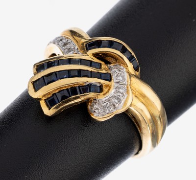18 kt Gold Saphir-Brillant-Ring, GG 750/000, 23 Saphir-Carrees zus. ca. 0.35 ct, 11 Brillanten zus. ca. 0.11 ct Weiß/si, RW 56, ca. 6.3 g