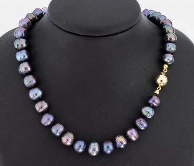 Perl-Collier mit 14 kt Gold Schließe, GG 585/000, 41 unrunde Tahitizuchtperlen, D. ca. 8.9-10.9 mm, L. ca. 47 cm, Kugelschließe