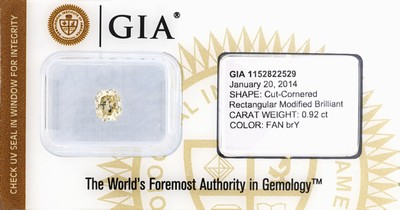 Loser Diamant, 0.92 ct Natural Fancy Brownish Yellow, Cut-Cornered Rectangular Modified Brillant, eingeschweißt, mit GIA-Expertise