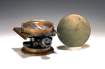 Bussolenrichtkreis, (MG Richtkreis) Fussartillerie, 1. WK., Carl Zeiss Jena, feldgrau lackiert, Lupe zur Skalenablesung abgebrochen, Serie Nr. BR3488