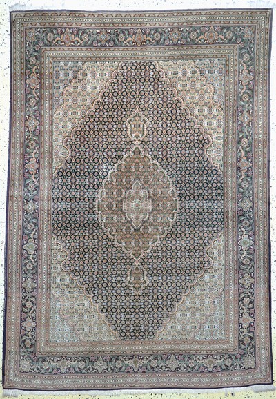 Täbriz fein(50 Raj), Persien, Mitte 20.Jhd,Korkwolle mit Seide, ca. 209 x 142 cm, ca. 500.000 Kn/qm, gleichmäßig verblasst, EHZ: 2