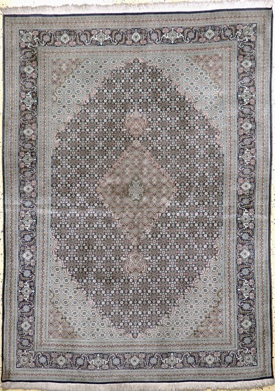 Täbriz fein(50 Raj), Persien, Mitte 20.Jhd,Korkwolle mit Seide, ca. 210 x 150 cm, ca. 500.000 Kn/qm, gleichmäßig verblasst, EHZ: 2