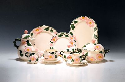 Kaffee- und Speiseservice für 6 Personen, Villeroy & Boch, Modell Wild-Rose, Kaffeekanne, Zuckerdose, Milchkännchen, 6 Tassen mit Untertassen, ...