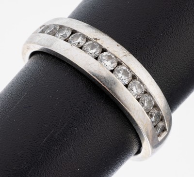 14 kt Gold Brillant Ring, WG 585/000, 11 Brillanten zus. ca. 0.40 ct Weiß/p, RW 56, ca. 4.7 g