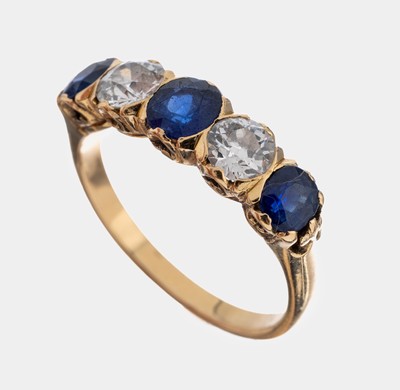 14 kt Gold Saphir-Diamant-Ring, um 1900, GG585/000 gepr., 3 ovalfacett. Saphire zus. ca. 1.10 ct, 2 Altschliffdiamanten zus. ca. 0.80 ct feines ...