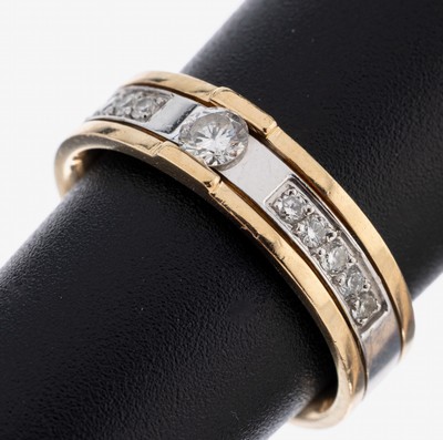 14 kt Gold Brillant-Ring, GG/WG 585/000, Ringschiene mittig WG, mittiger Brillant ca. 0.15 ct Weiß/si, 10 weitere Brillanten zus. ca. 0.10 ct ...